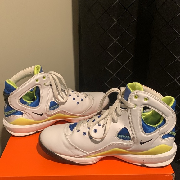 Men’s Old School Nike Basketball High-Tops - Picture 5 of 15